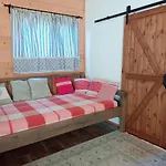 Roubenka Kopretina Nyaraló Malenitz